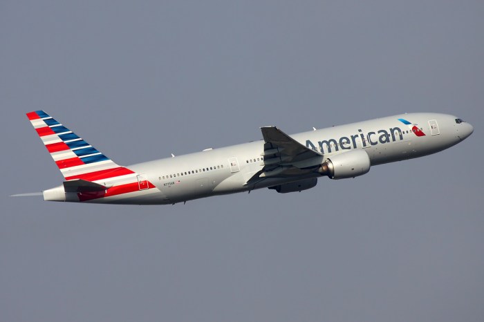 american_airlines_boeing_777-200er_kustov
