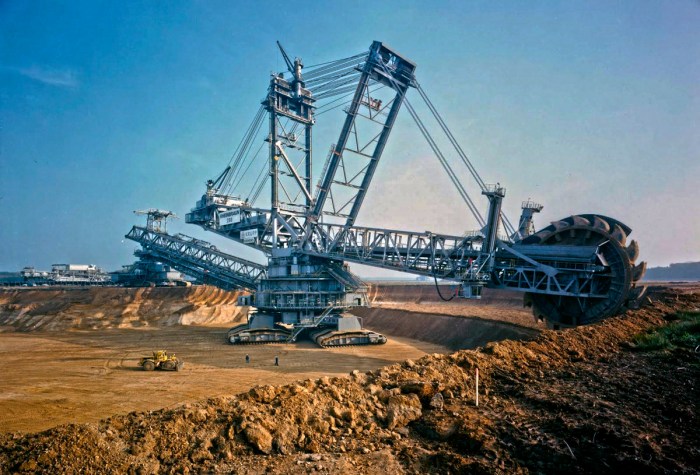 Bagger-293-German-Coal-Mining-Vehicle