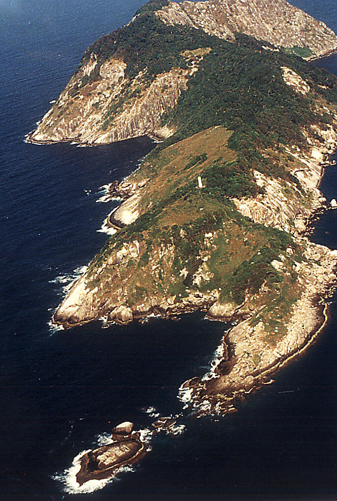 island Ilha_da_Queimada_Grande_-_Itanhaém3